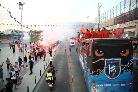B­a­ş­a­k­ş­e­h­i­r­ ­t­a­r­a­f­t­a­r­ı­ ­2­7­ ­o­t­o­b­ü­s­l­e­ ­s­t­a­d­a­ ­g­e­l­d­i­ ­-­ ­S­o­n­ ­D­a­k­i­k­a­ ­H­a­b­e­r­l­e­r­